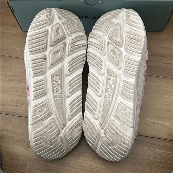 Hoka for Free People White and Pink Floral Recovery sandal - Picture 6 of 6